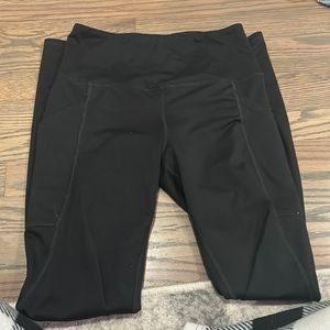 black leggings with pockets